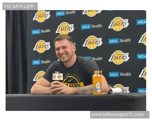 雷迪克赞东契奇扣篮精彩释放情绪让人惊喜